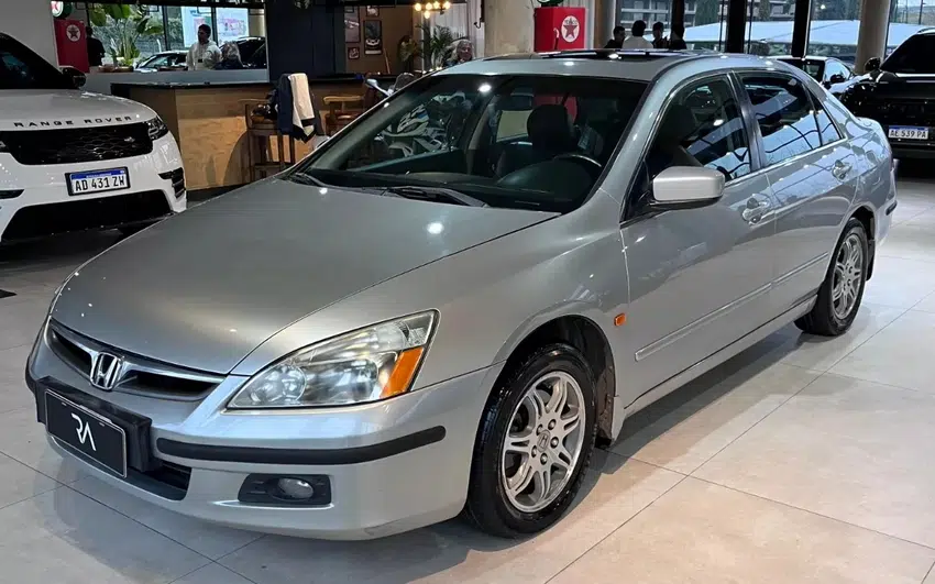 Toyota Corolla Sedan 1-4Pax