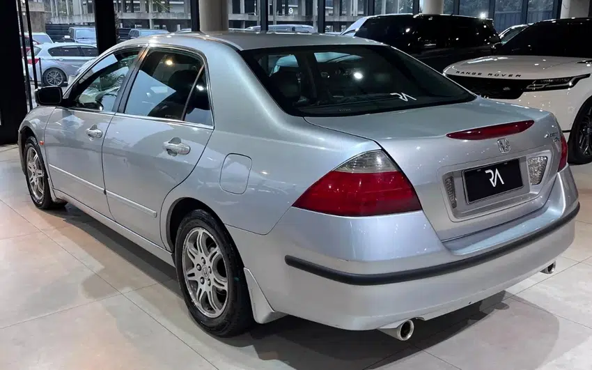 Toyota Corolla Sedan 1-4Pax