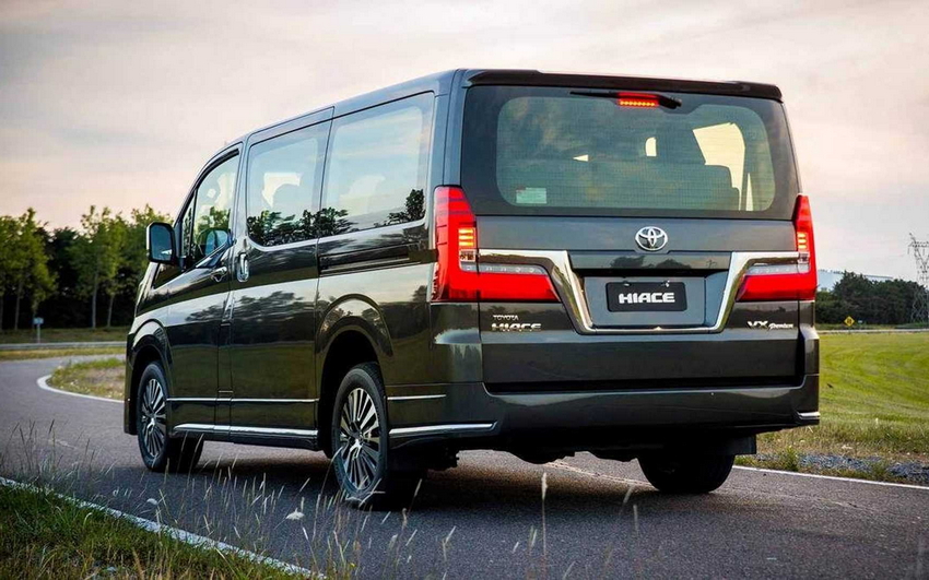 Toyota Hiace Wagon MiniBus 10Pax