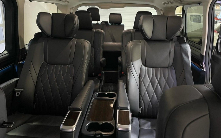 Toyota Hiace Wagon MiniBus 10Pax