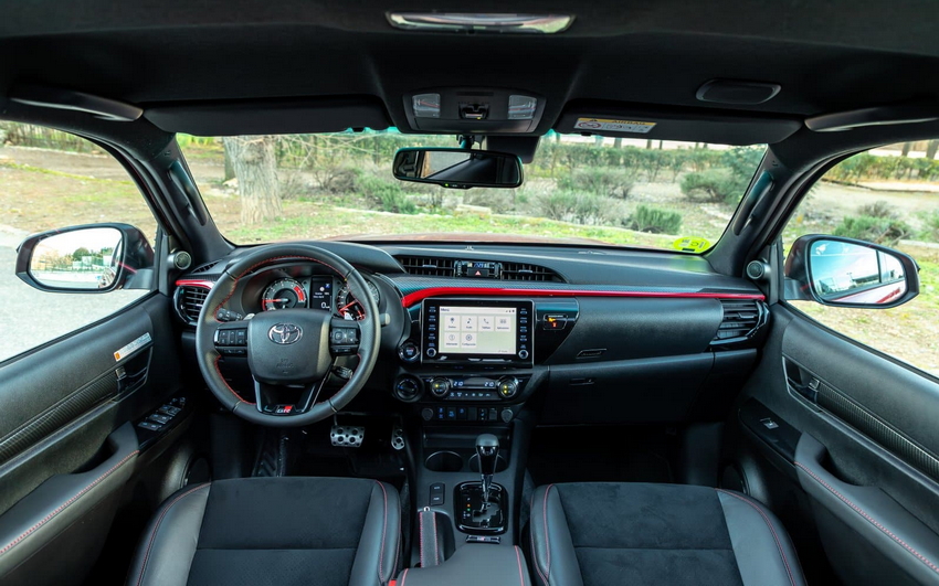 Toyota Hilux 4x4 Pickup 1-4Pax