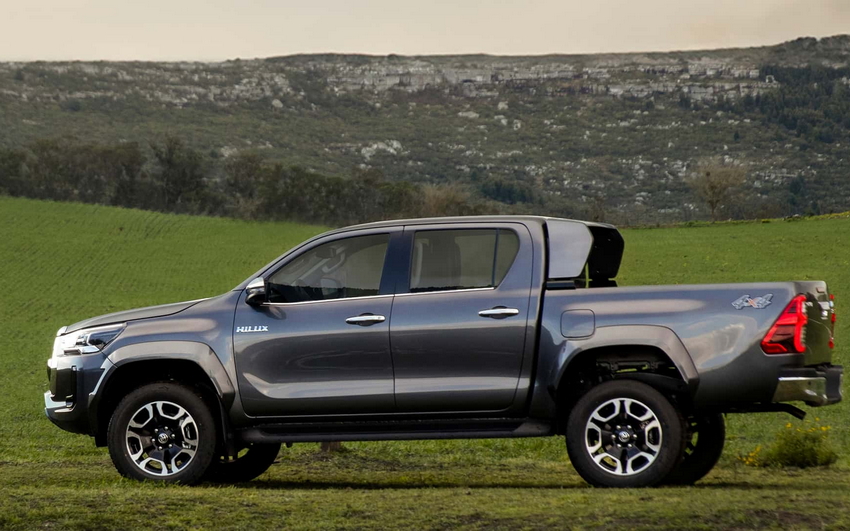 Toyota Hilux 4x4 Pickup 1-4Pax