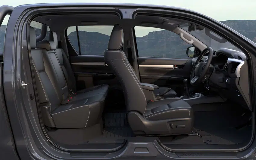 Toyota Hilux 4x4 Pickup 1-4Pax