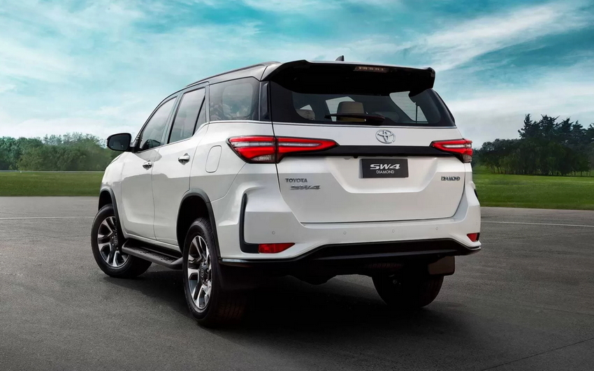 Toyota SW4 SUV 4x4 1-6Pax